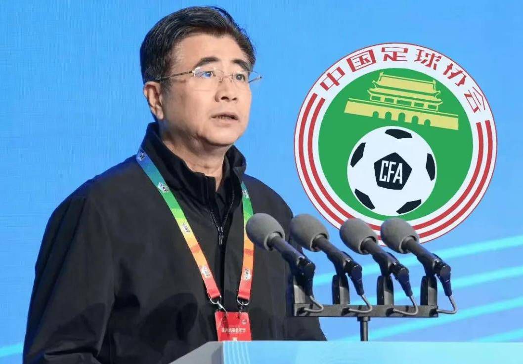 硕大的蜘蛛正编织着它那张如牢笼一般的蛛网，待猎物进入将其一网打尽，不管是什么动物，都将在所难逃